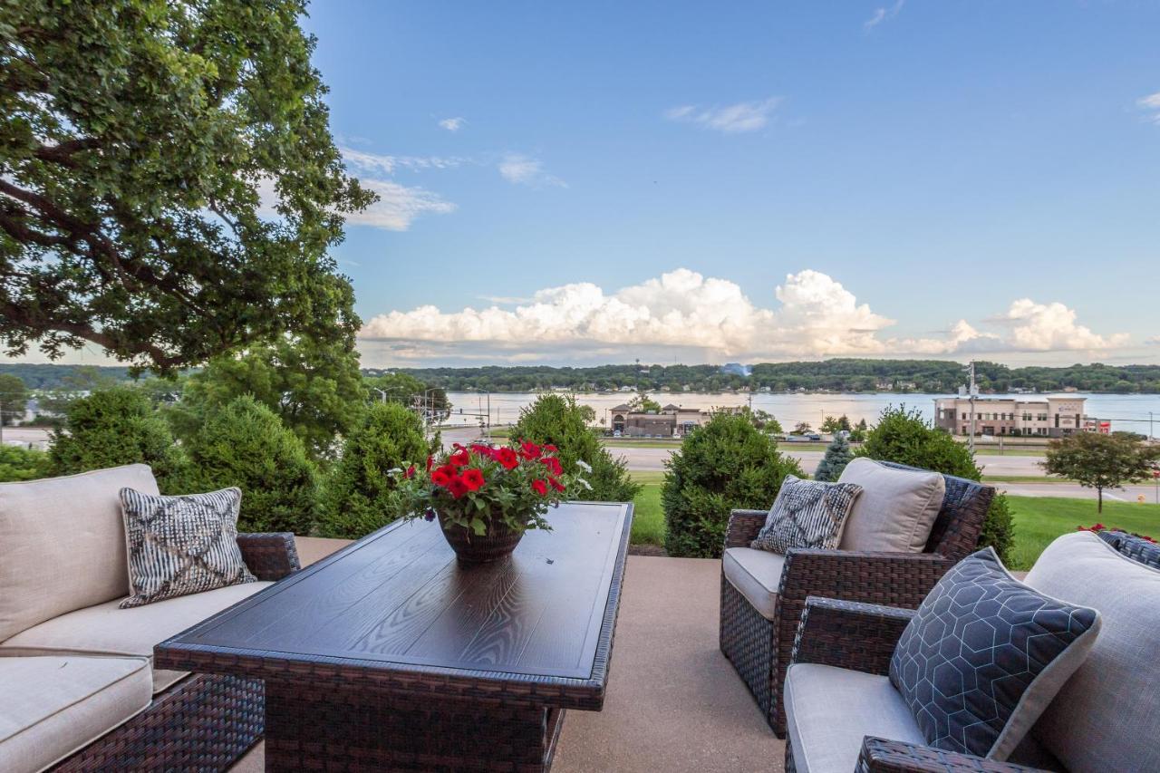 River View Lodge Le Claire Exterior photo